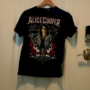 Men’s small Alice cooper concert shirt